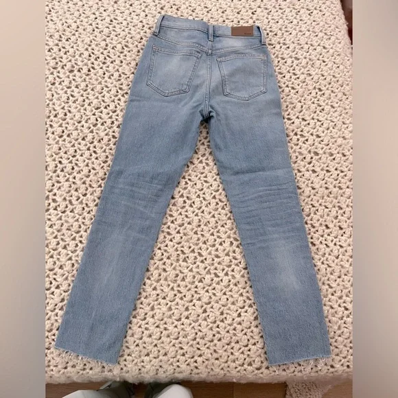 The Perfect Vintage Jean in Coney Wash: Destroyed Edition - Picture 8 of 8